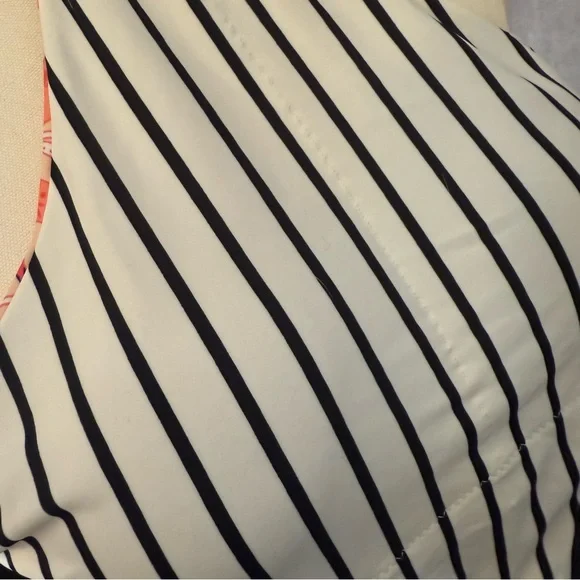 Cupshe Black and White Reversible Peach Coral Paisley One Piece Cutout Swimsuit - Picture 6 of 11